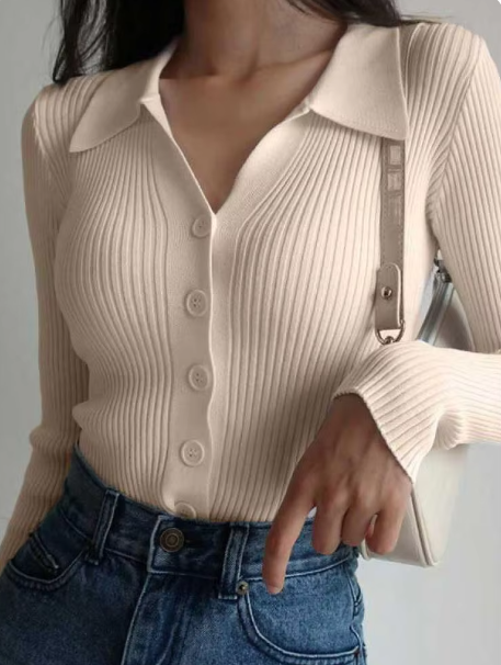 Nicole | Pull avec col à boutons et décolleté en V