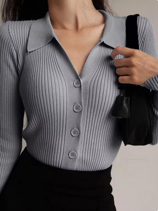 Nicole | Pull avec col à boutons et décolleté en V