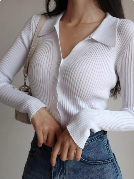 Nicole | Pull avec col à boutons et décolleté en V
