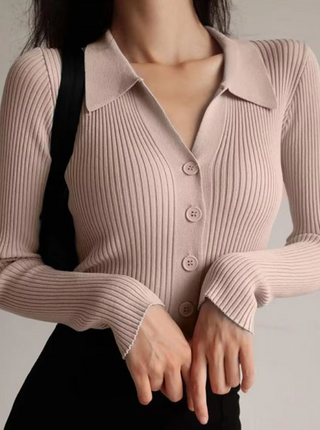 Nicole | Pull avec col à boutons et décolleté en V